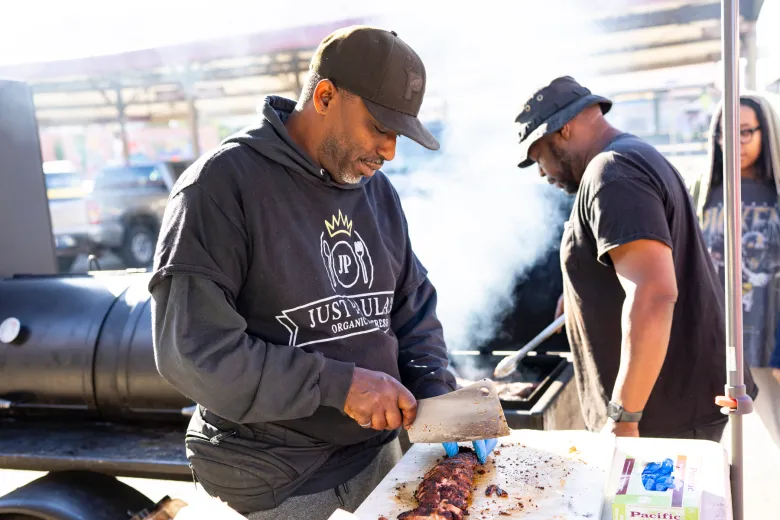 Rib tips with a side of ‘Edina hot’ sauce: Two Minneapolis friends build flourishing barbecue stand