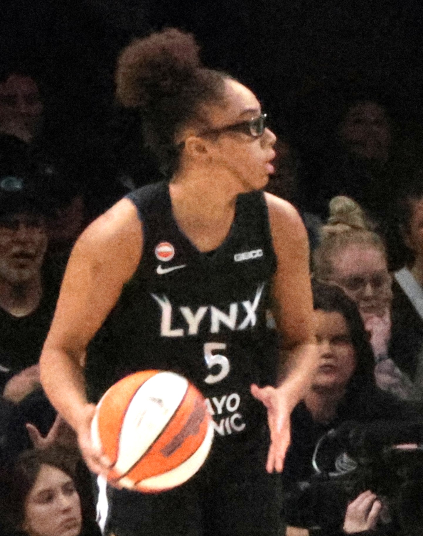 Stewart powers Liberty past Lynx in playoff opener